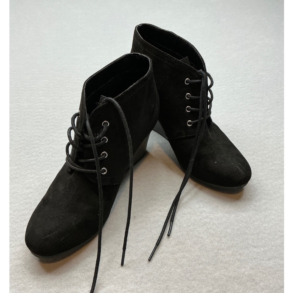 Arizona Lawrence Women Black Lace Up Wedge Booties Size 9M Faux Suede Ankle Boot